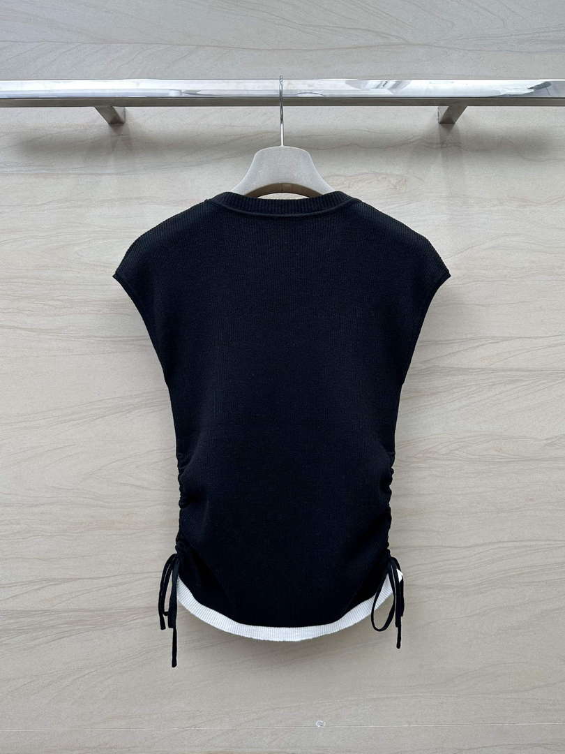 Prada Women's T-shirt Fashion Clothing P89213