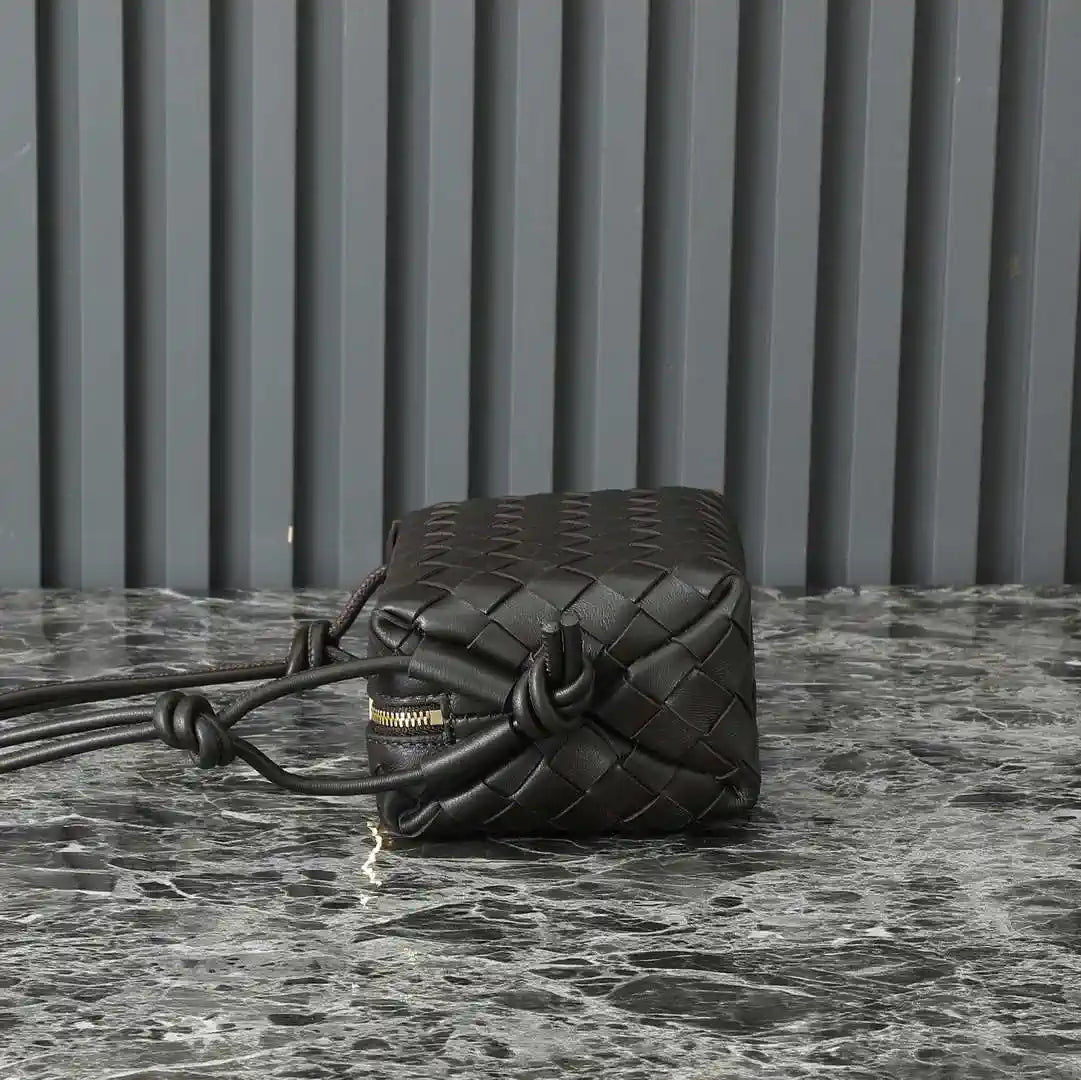 Bottega Veneta BV 680254 Mini Loop Camera Bag coffee Brown