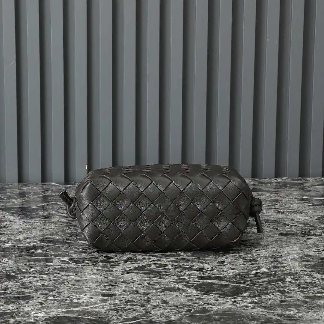 Bottega Veneta BV 680254 Mini Loop Camera Bag coffee Brown