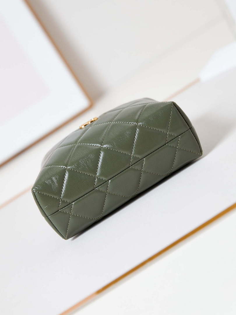 Chanel AS4189 Hobo braided With top handle Shiny Lambskin & Gold-Tone Metal Green