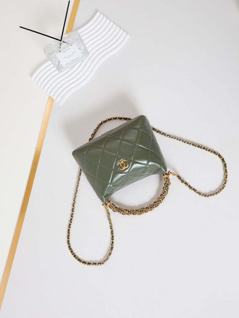 Chanel AS4189 Hobo braided With top handle Shiny Lambskin & Gold-Tone Metal Green