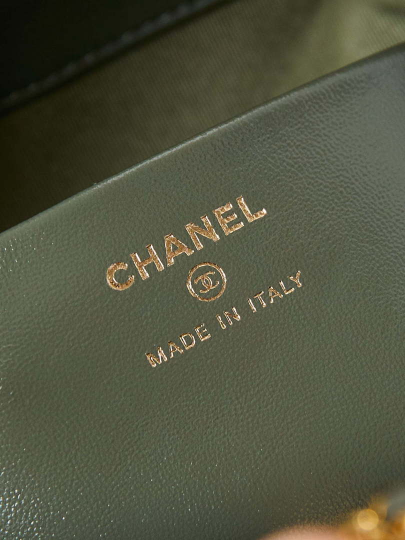 Chanel AS4189 Hobo braided With top handle Shiny Lambskin & Gold-Tone Metal Green