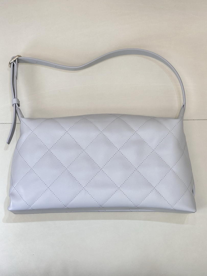 Chanel AS6139 Large Hobo Handbag Shiny Lambskin & Gold-Tone Metal Light Purple