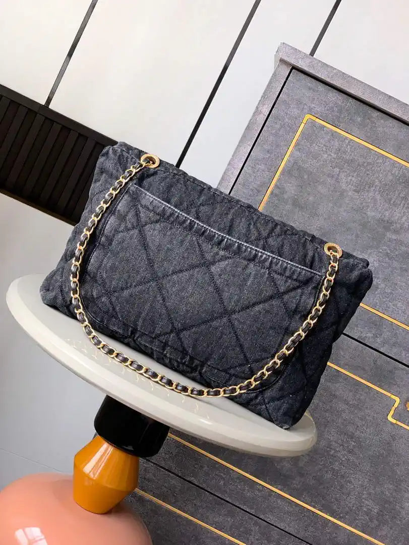 Chanel Maxi Flapbag 25K Washed Denim AS5727 Black