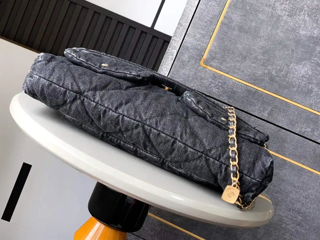 Chanel Maxi Flapbag 25K Washed Denim AS5727 Black