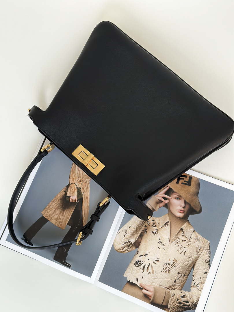 Fendi 8BN353AOVHF19P8 Peekaboo Soft Medium Black leather bag 80172