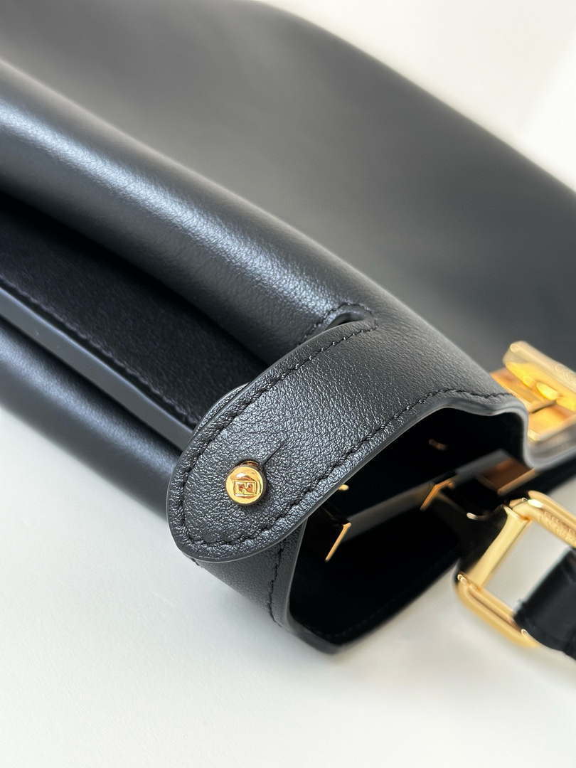 Fendi 8BN353AOVHF19P8 Peekaboo Soft Medium Black leather bag 80172
