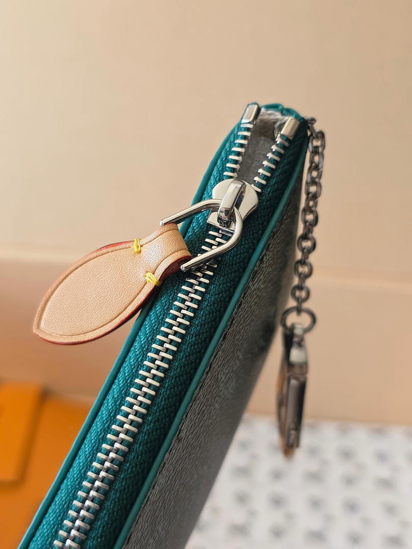 LV M27141 Louis Vuitton New Key Pouch S Green
