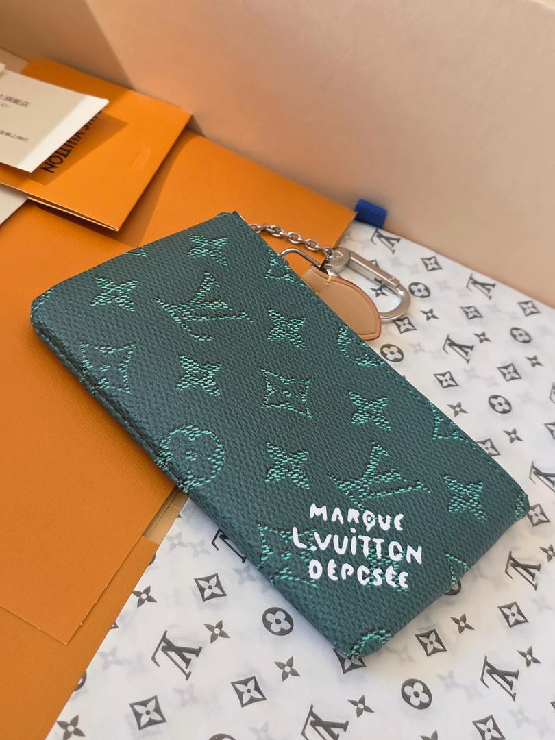 LV M27141 Louis Vuitton New Key Pouch S Green