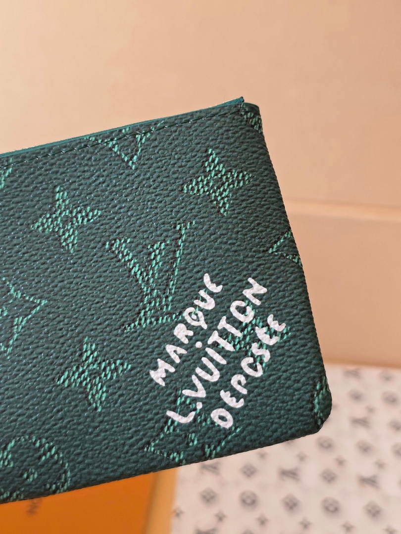LV M27141 Louis Vuitton New Key Pouch S Green
