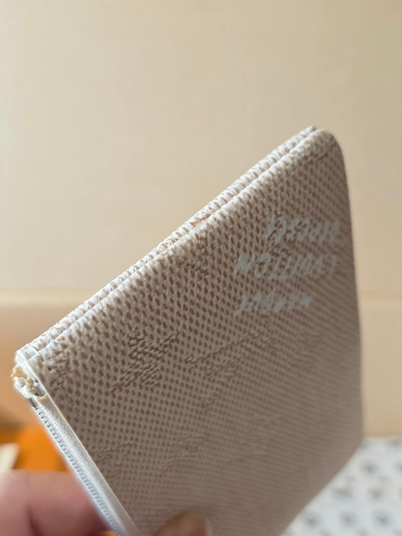 Louis Vuitton New Key Pouch S LV  M27113 Apricot White