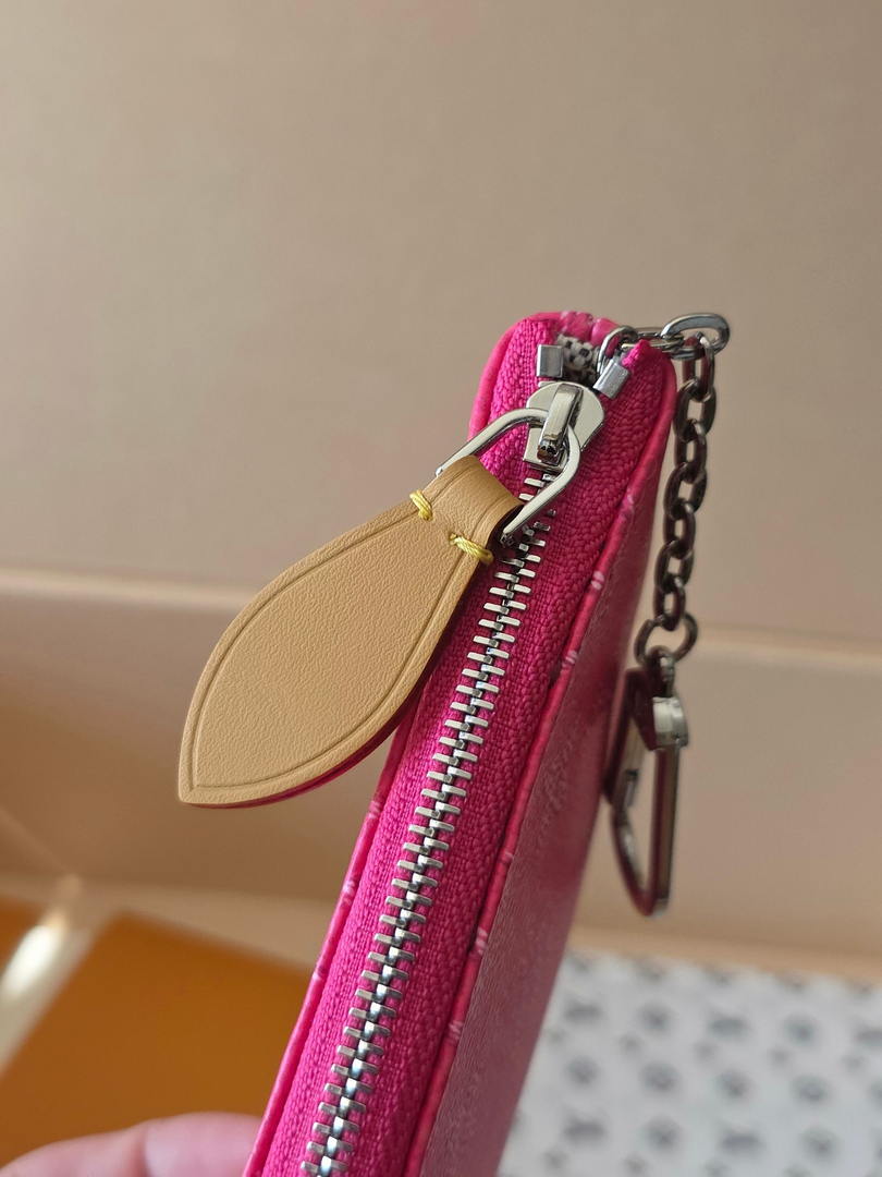 LV M27111 Louis Vuitton New Key Pouch S Rose Red