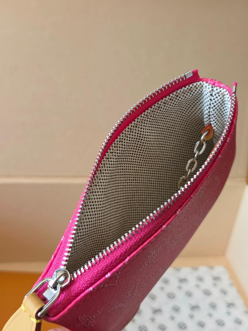 LV M27111 Louis Vuitton New Key Pouch S Rose Red