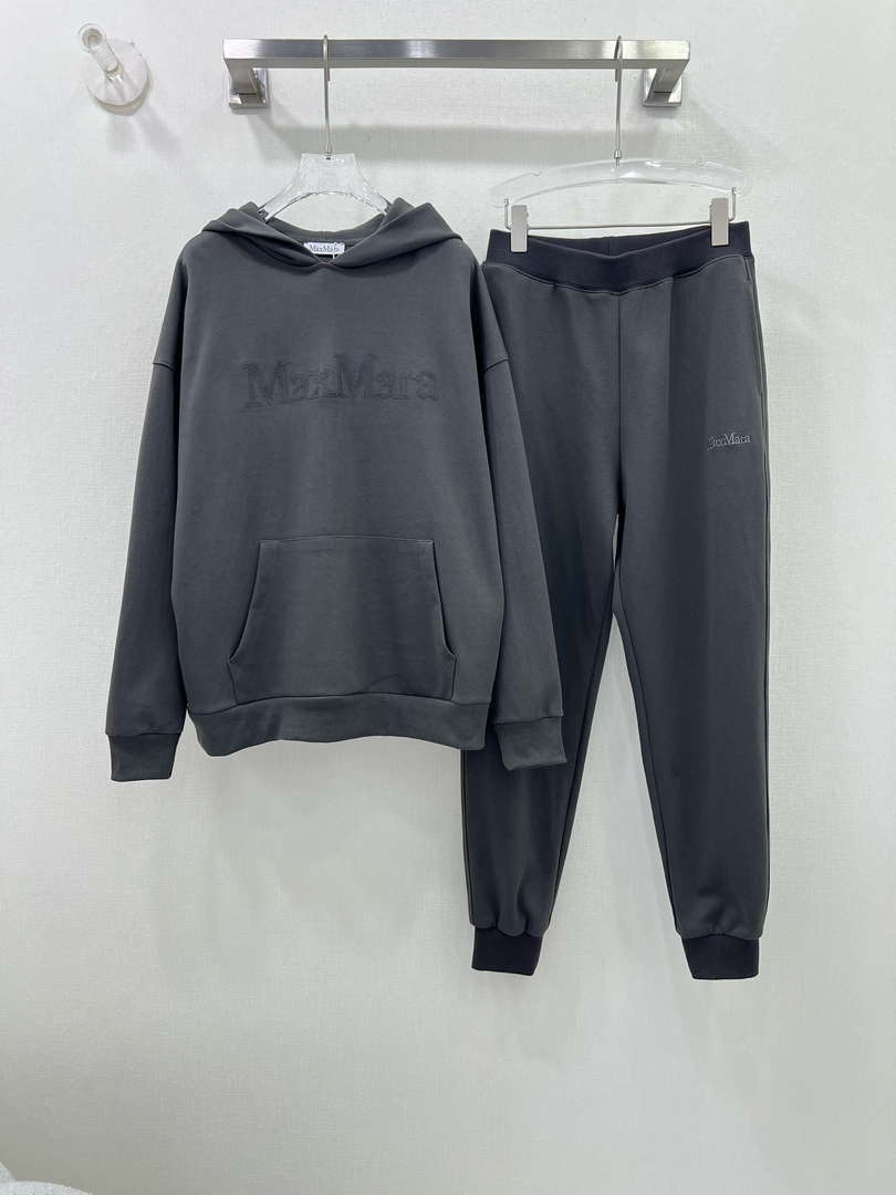 Max Mara Men Women's Tracksuit Casual sports suit Clothing M30005