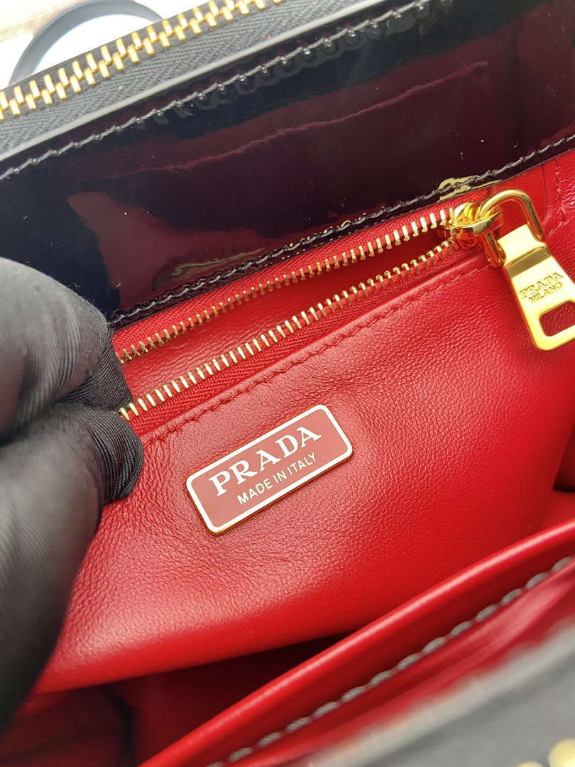 Prada 1BA906 Prada Patent leather mini-bag Black