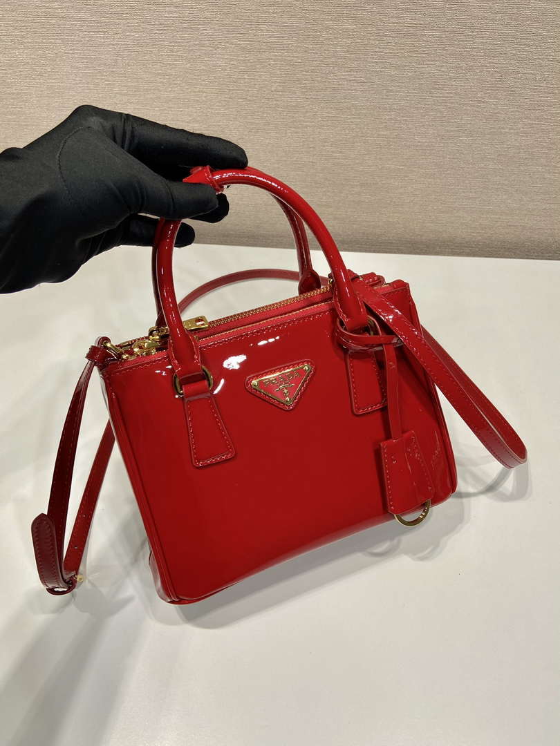 Prada 1BA906 Prada Patent leather mini-bag Red
