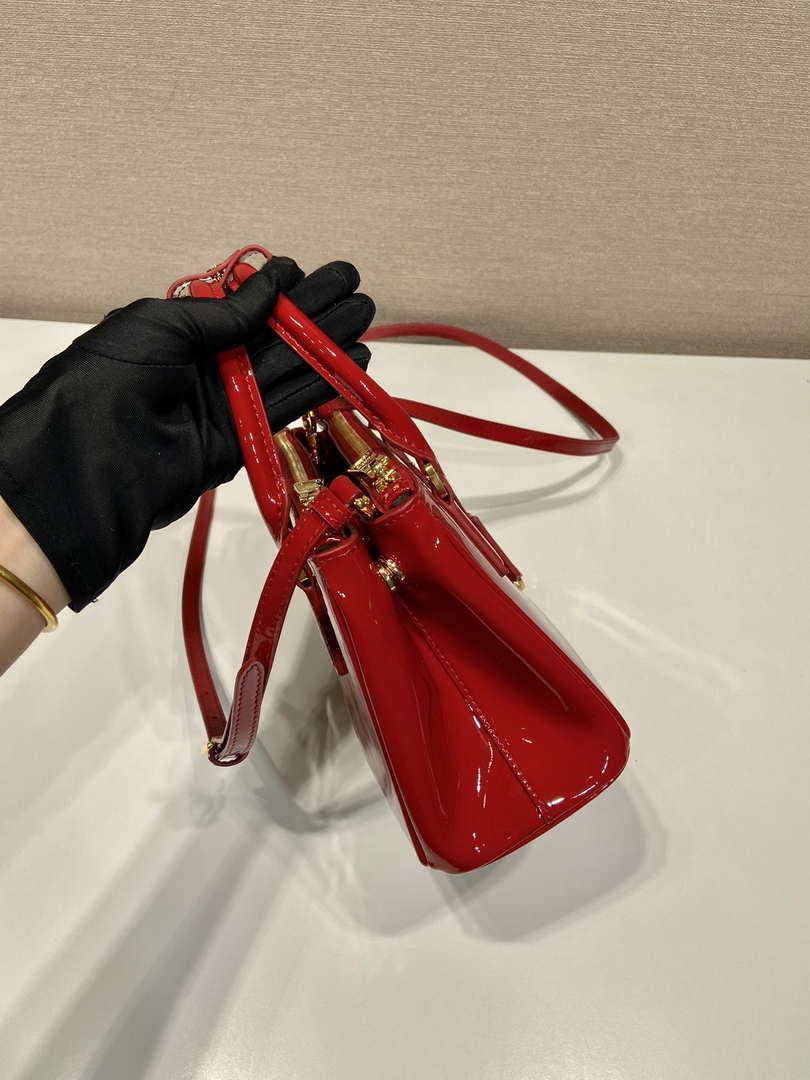 Prada 1BA906 Prada Patent leather mini-bag Red