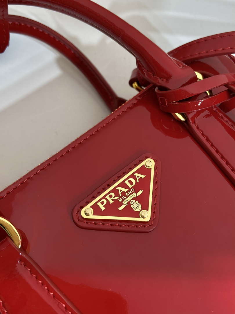 Prada 1BA906 Prada Patent leather mini-bag Red
