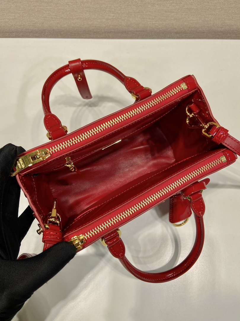 Prada 1BA906 Prada Patent leather mini-bag Red