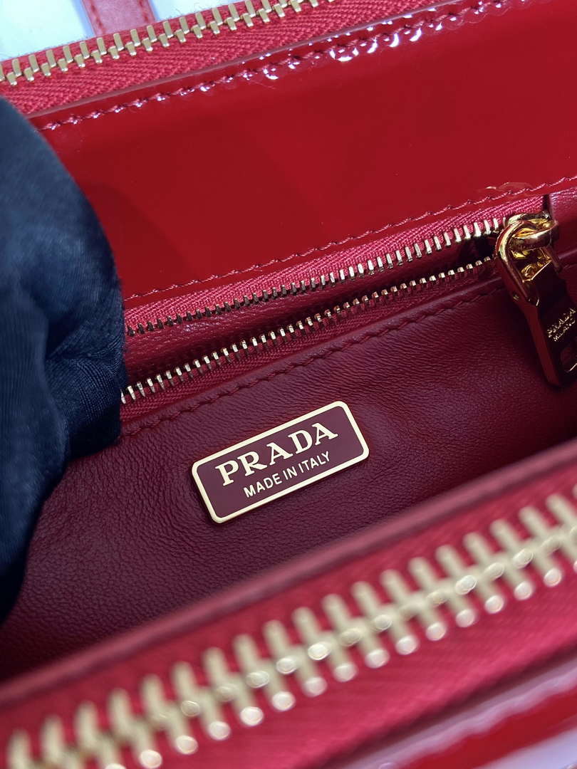 Prada 1BA906 Prada Patent leather mini-bag Red
