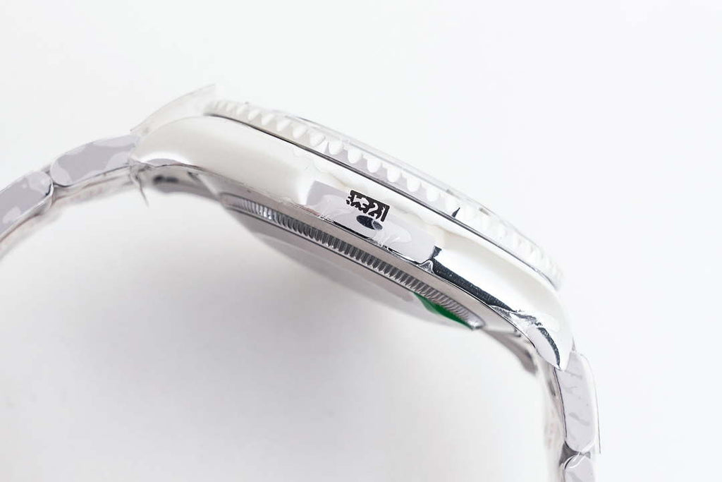 Rolex Watches M126622 Yacht Master 40MM R9821211 Platinum with an Oyster Bracelet