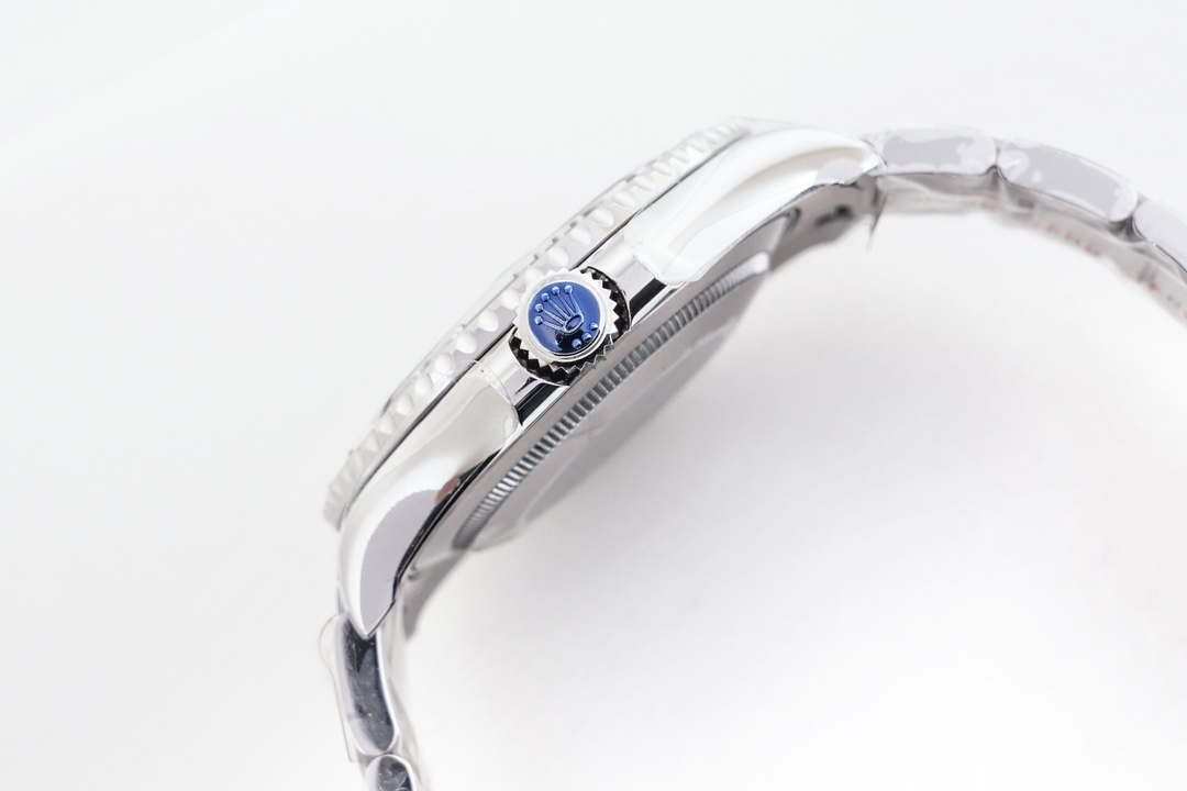 Rolex Watches M126622 Yacht Master 40MM R9821211 Platinum with an Oyster Bracelet