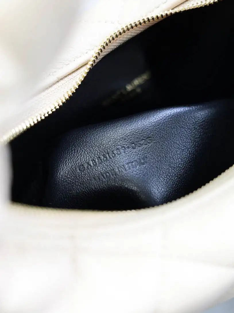 Saint Laurent YSL 851689 ICARINO in quilted nappa Apricot