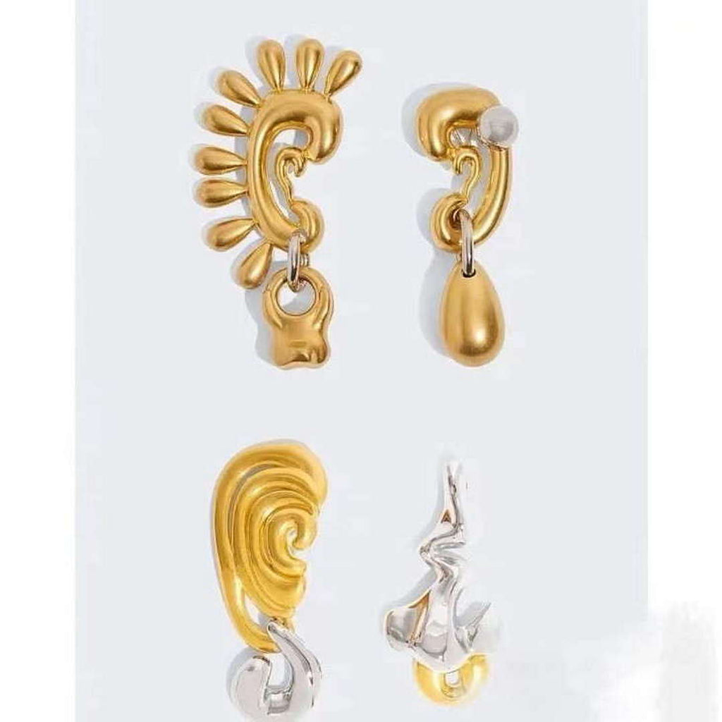 Schiaparelli AB Pearl Earrings S9521