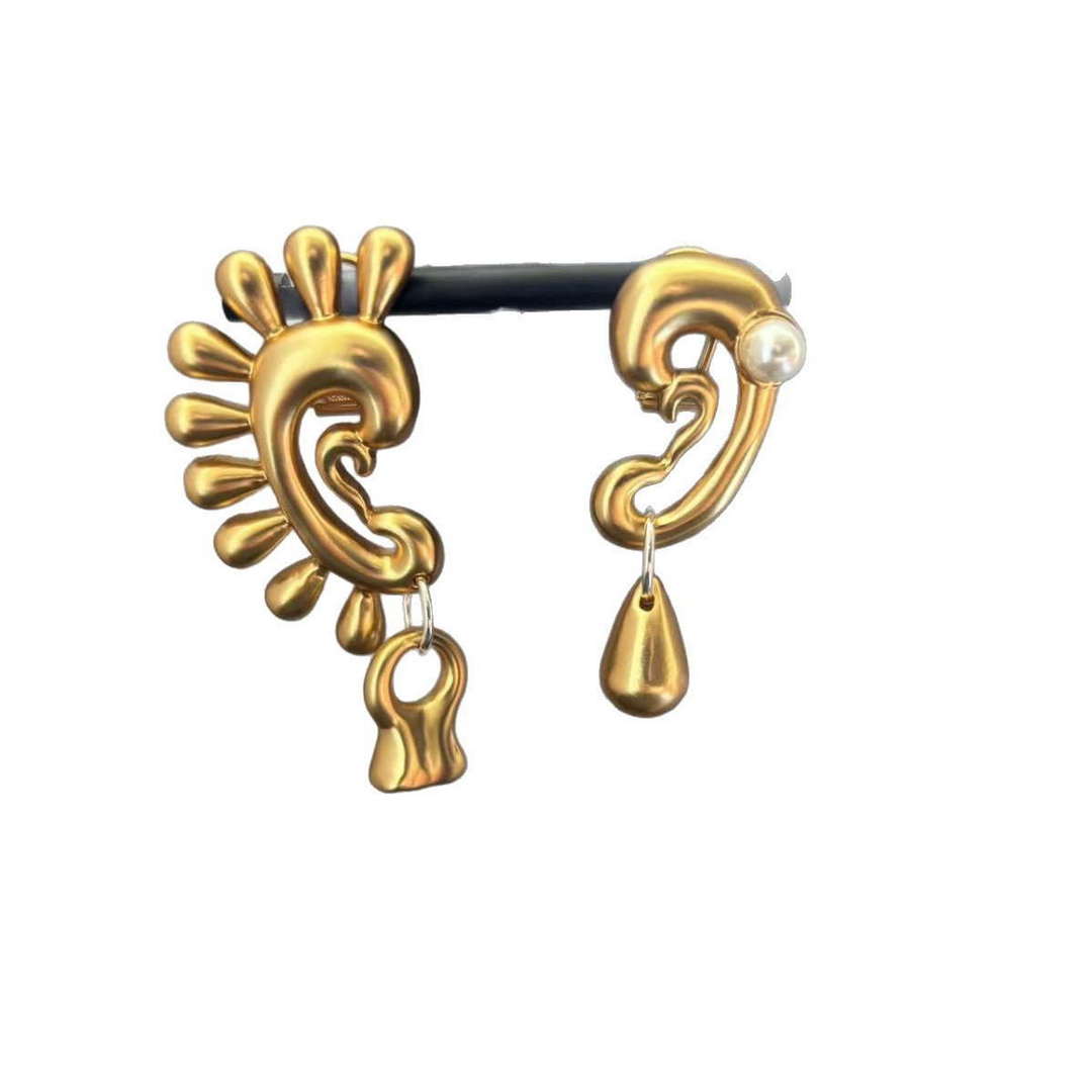 Schiaparelli AB Pearl Earrings S9521
