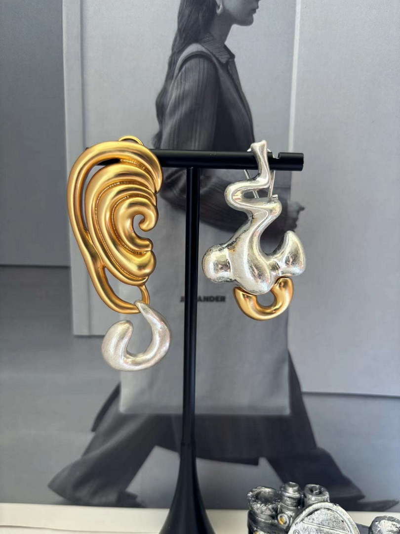 Schiaparelli AB Pearl Earrings S9522