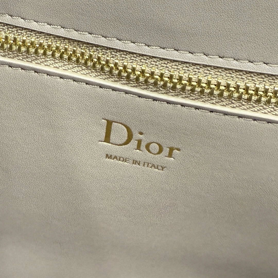 Small Dior Médaillon Flap Bag M3919QDWP_M900 Elephant Gray Grained Calfskin - Default Title - View 9