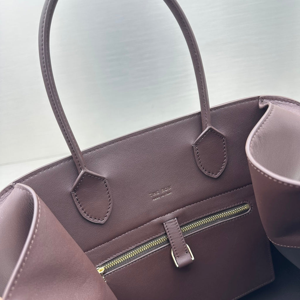 The Row W1255L72 Calfskin Margaux 15 Air buckled textured-leather tote T10992