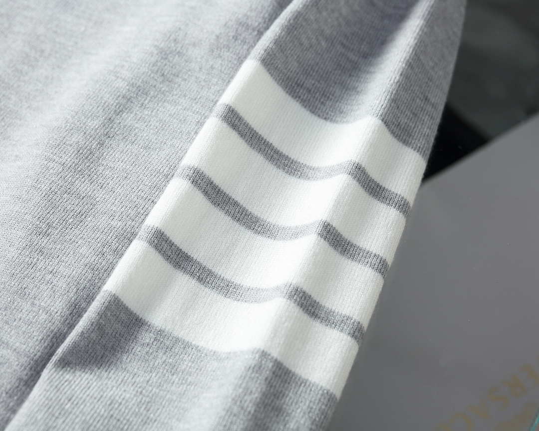 Thom Browne Men's Stripe Merino Wool Hector Lobster 4-Bar Cardigan sweater Wholesale T700026