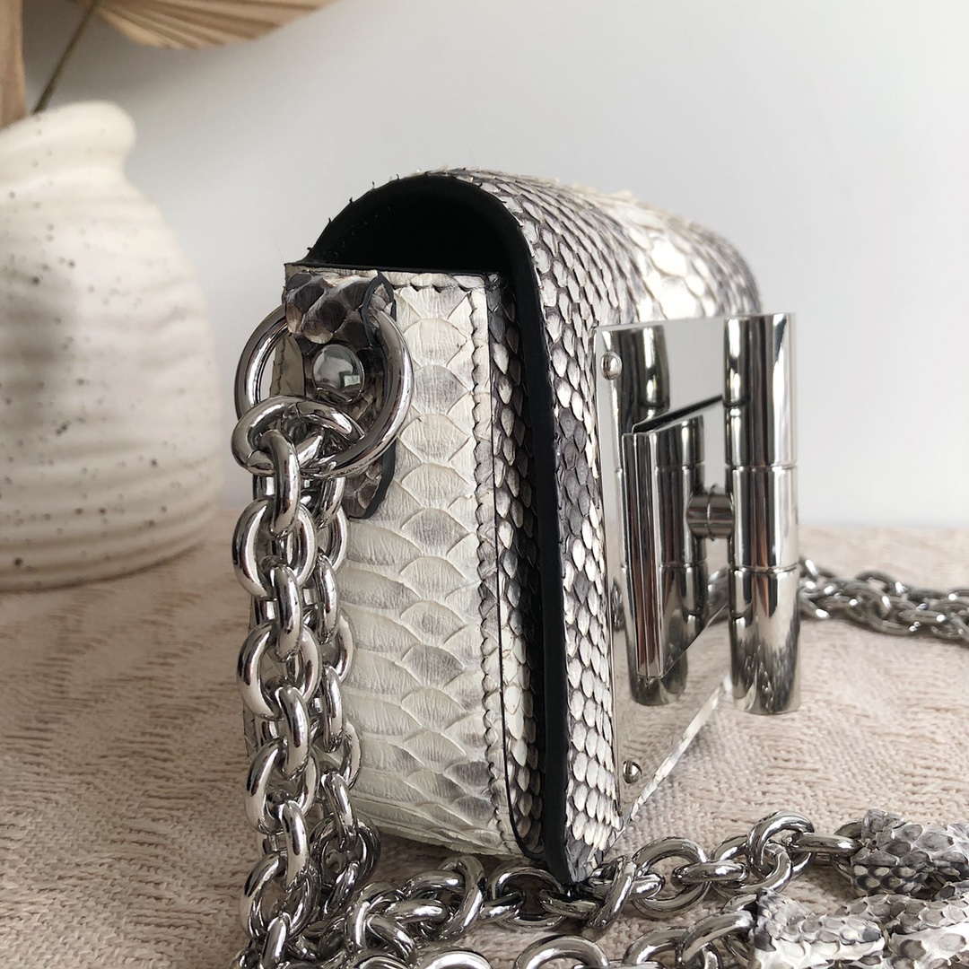 Tom Ford 25116800041 Metallic Silver Python Natalia Chain Shoulder Bag