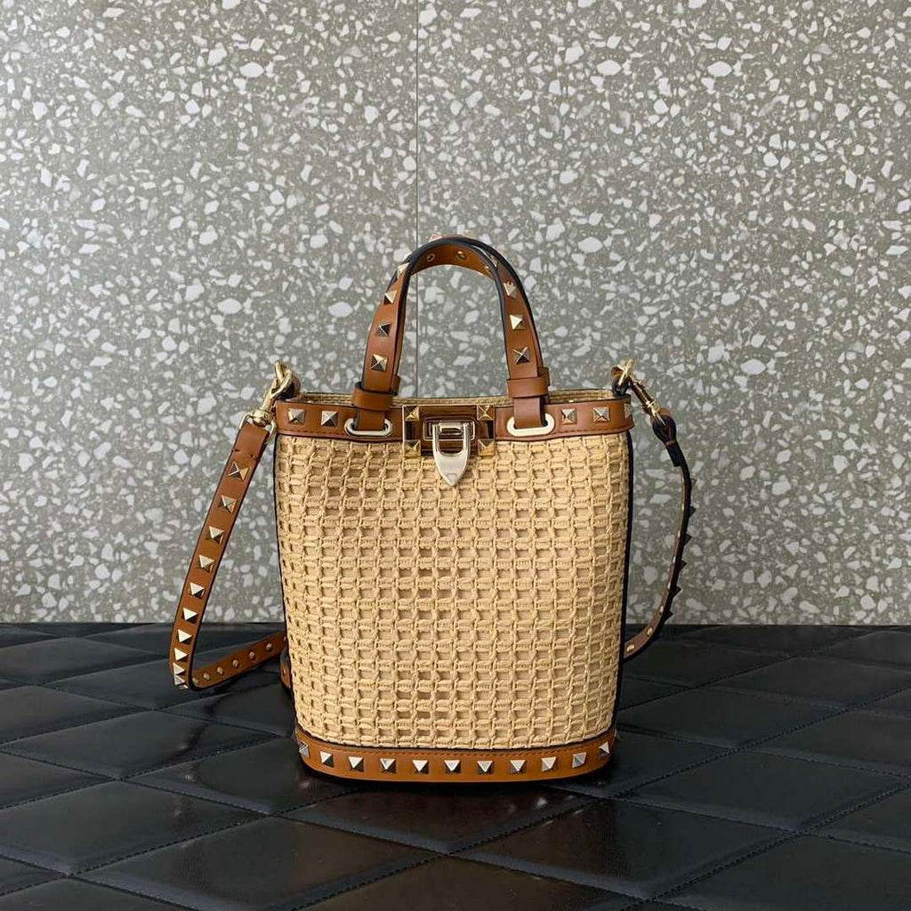 Valentino 0314 Garavani Rockstud Leather bucket Bag Raffia