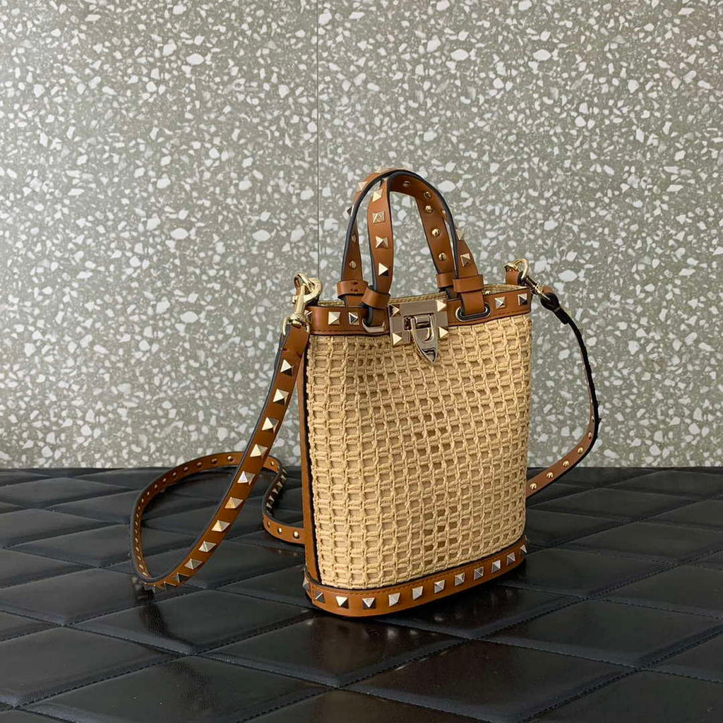 Valentino 0314 Garavani Rockstud Leather bucket Bag Raffia