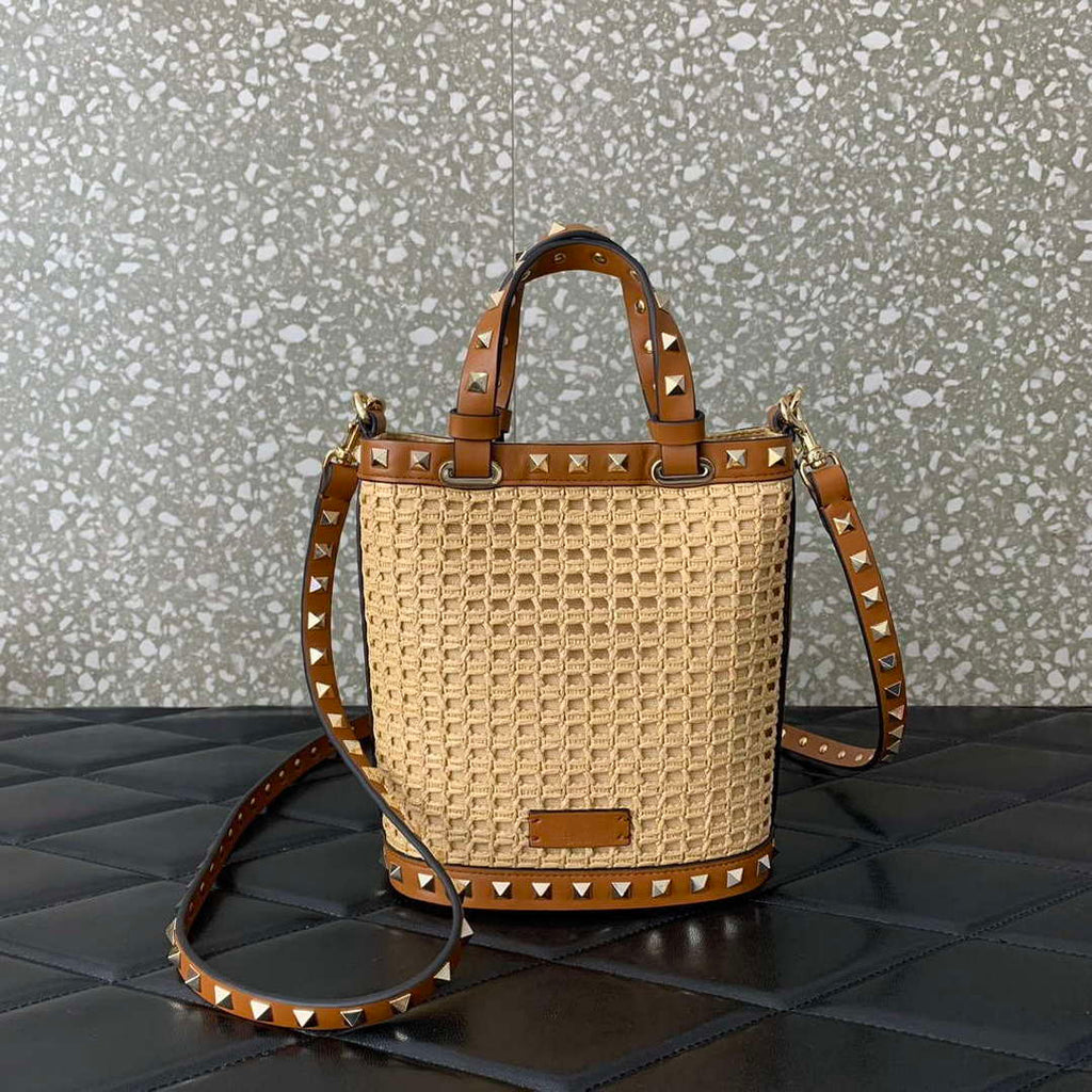 Valentino 0314 Garavani Rockstud Leather bucket Bag Raffia