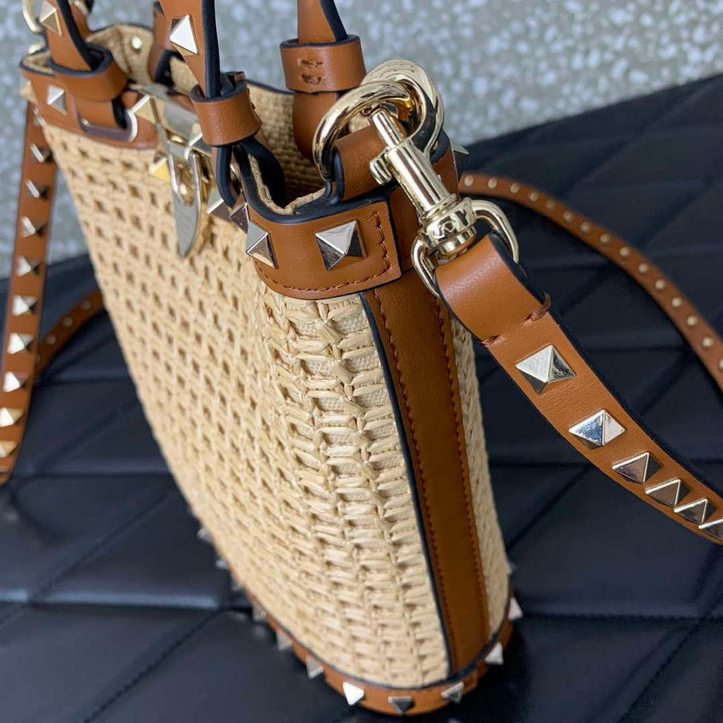 Valentino 0314 Garavani Rockstud Leather bucket Bag Raffia
