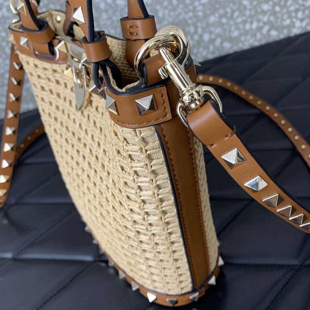 Valentino 0314 Garavani Rockstud Leather bucket Bag Raffia