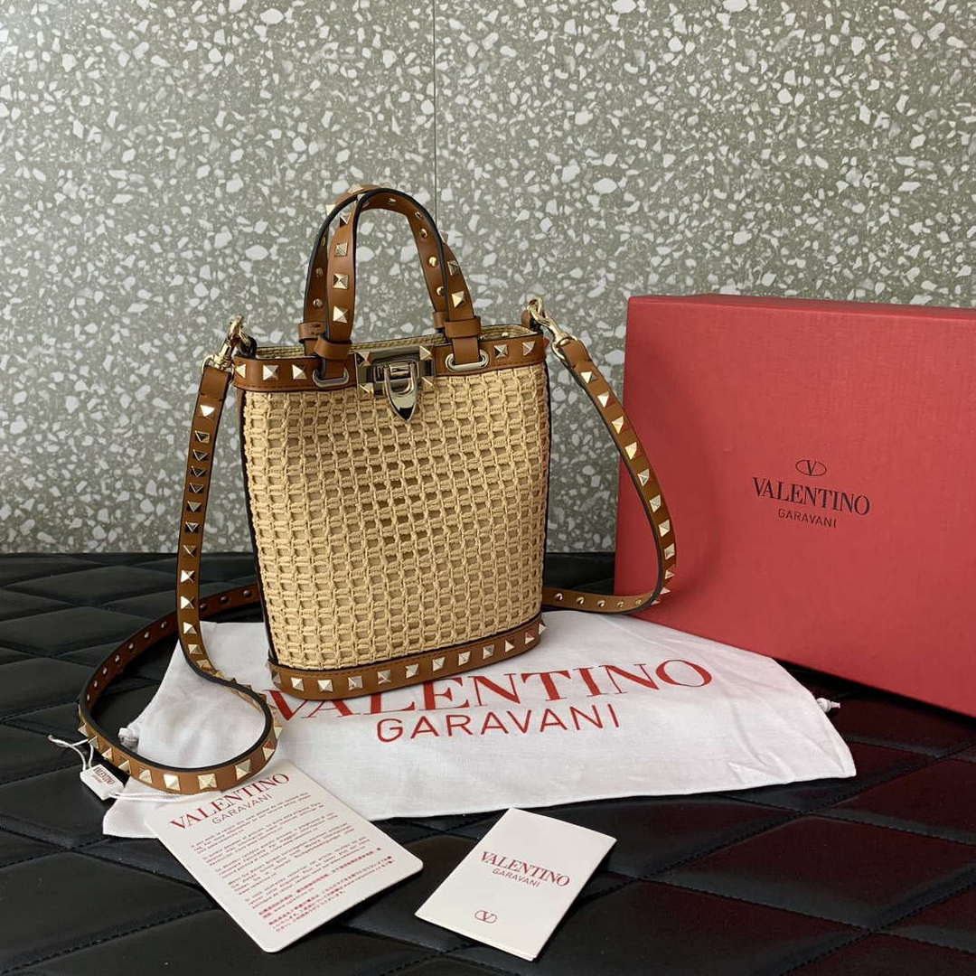 Valentino 0314 Garavani Rockstud Leather bucket Bag Raffia