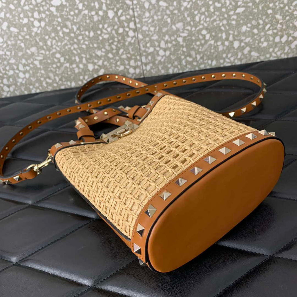 Valentino 0314 Garavani Rockstud Leather bucket Bag Raffia