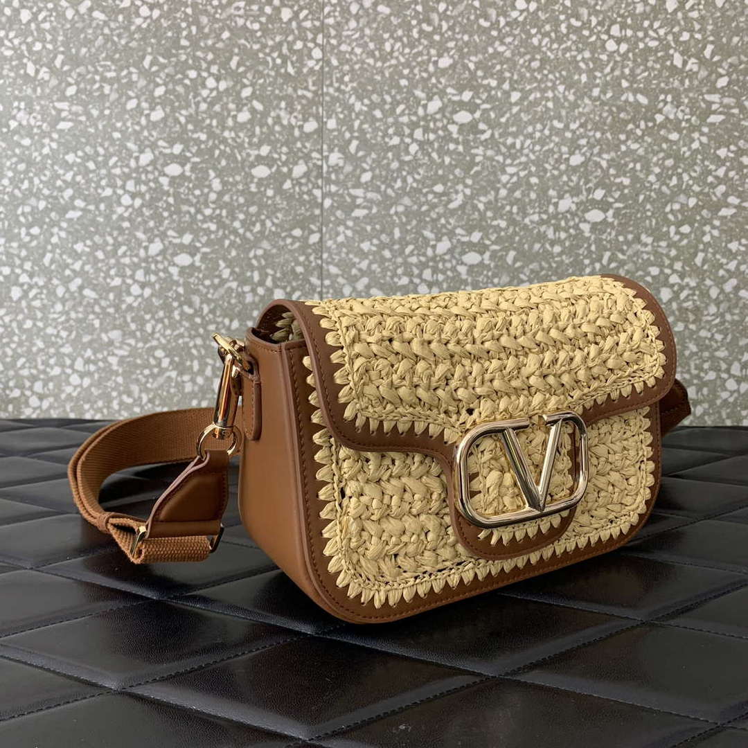 Valentino 0356 Garavani Rockstud VLOGO SIGNATURE Shoulder Bag Raffia