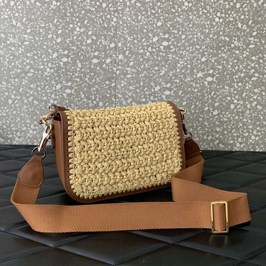 Valentino 0356 Garavani Rockstud VLOGO SIGNATURE Shoulder Bag Raffia