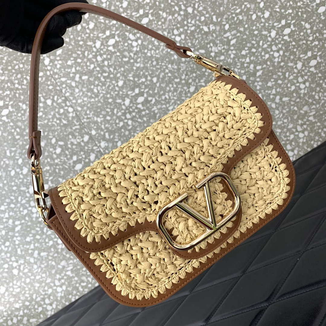 Valentino 0356 Garavani Rockstud VLOGO SIGNATURE Shoulder Bag Raffia
