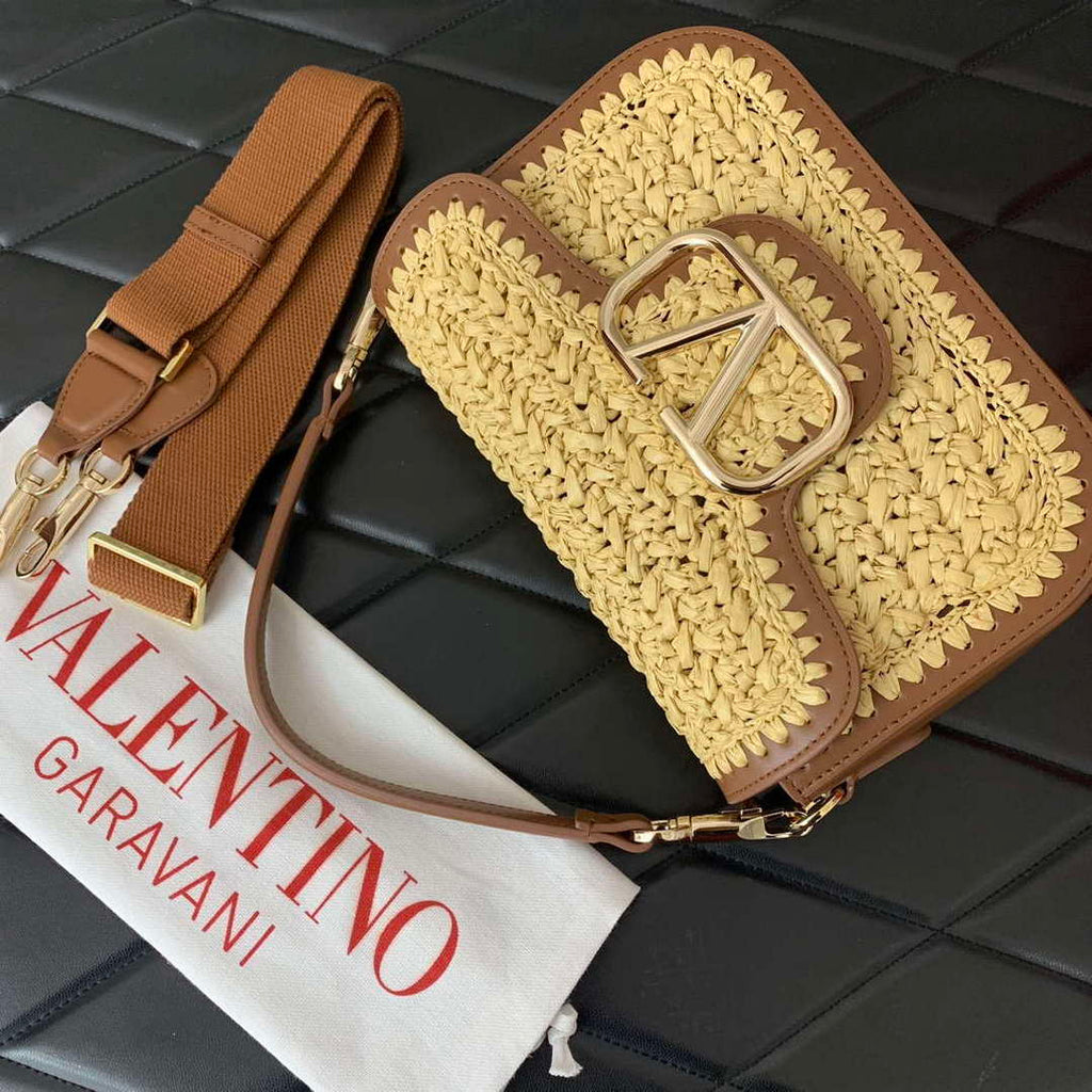 Valentino 0356 Garavani Rockstud VLOGO SIGNATURE Shoulder Bag Raffia