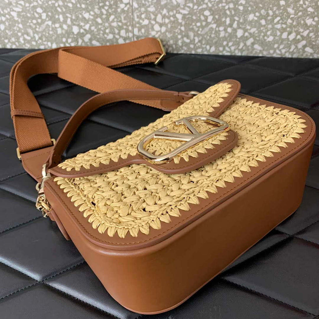 Valentino 0356 Garavani Rockstud VLOGO SIGNATURE Shoulder Bag Raffia