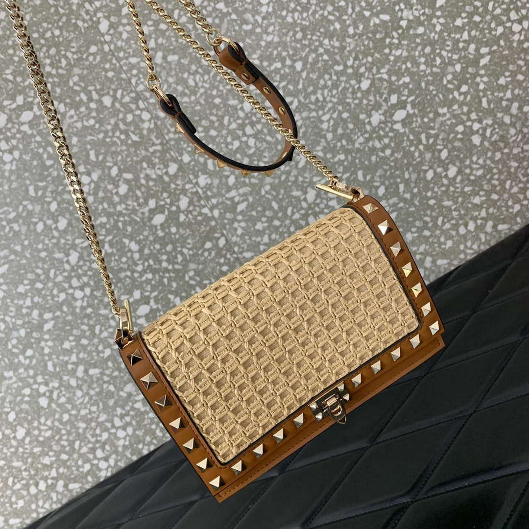 Valentino 0571 Garavani Rockstud Crossbag Raffia