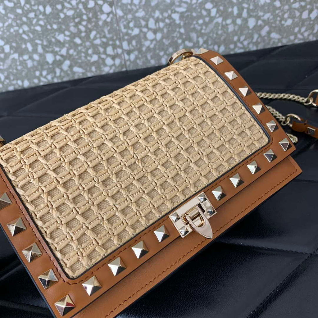 Valentino 0571 Garavani Rockstud Crossbag Raffia