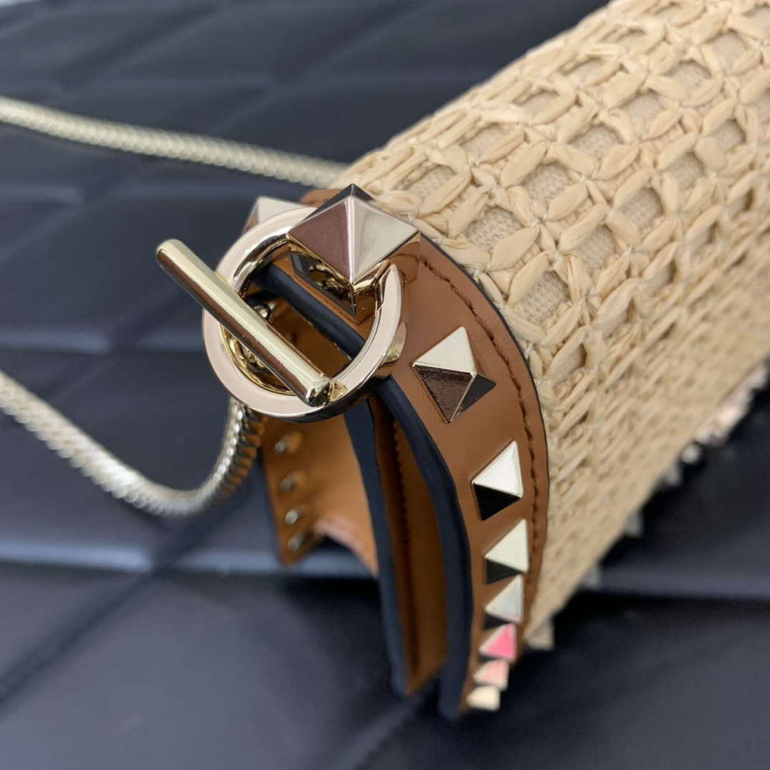 Valentino 0571 Garavani Rockstud Crossbag Raffia