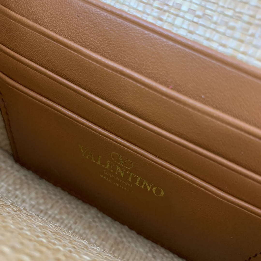 Valentino 0571 Garavani Rockstud Crossbag Raffia